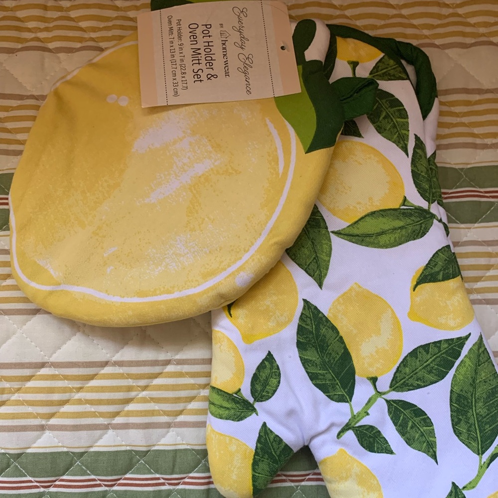 NWT Lemon-Inspired Pot Holder and Oven Mitt Set-Yellow, White & Green